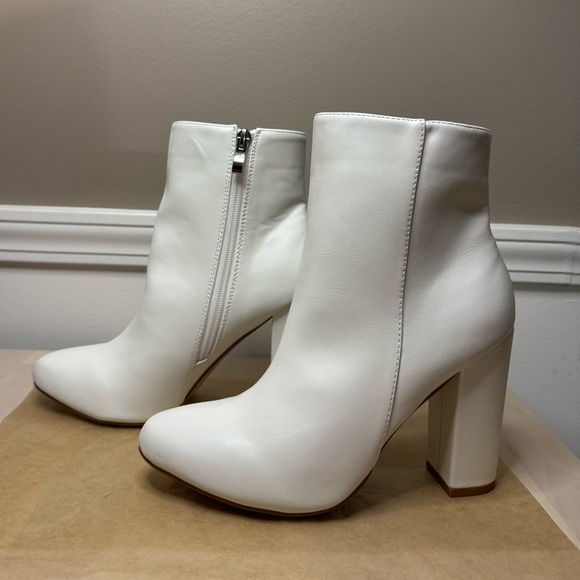 PrettyLittleThing Shoes - PrettyLittleThing Elegant White Ankle Boots